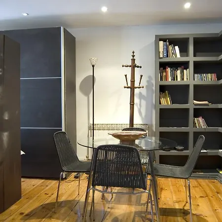 Ondoloin Apartment